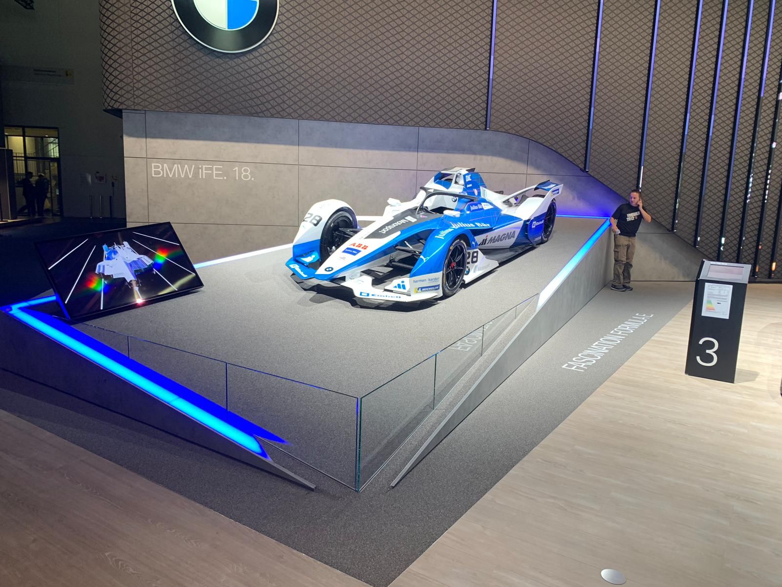 Doppelstock Messestandarchitektur für BMW